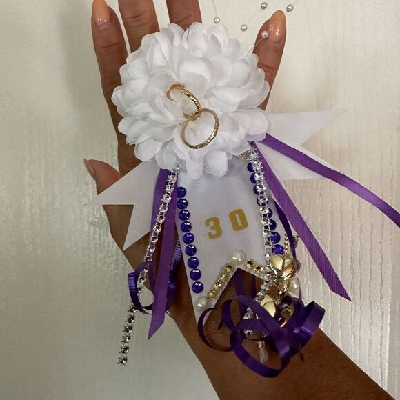 Queen Pin-Corsage custom made authentic - Picture 11 of 11